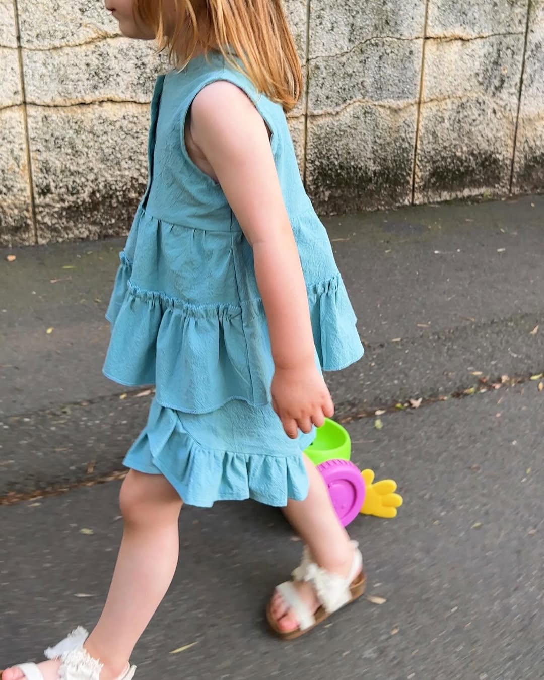 Rochiță bleu cu volănașe pentru fetițe – handmade din 100% bumbac – Handmade Lilisicopiii - imagine 3